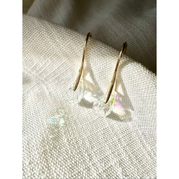 Iridescent teardrop dangle earrings - Picture 1 of 11